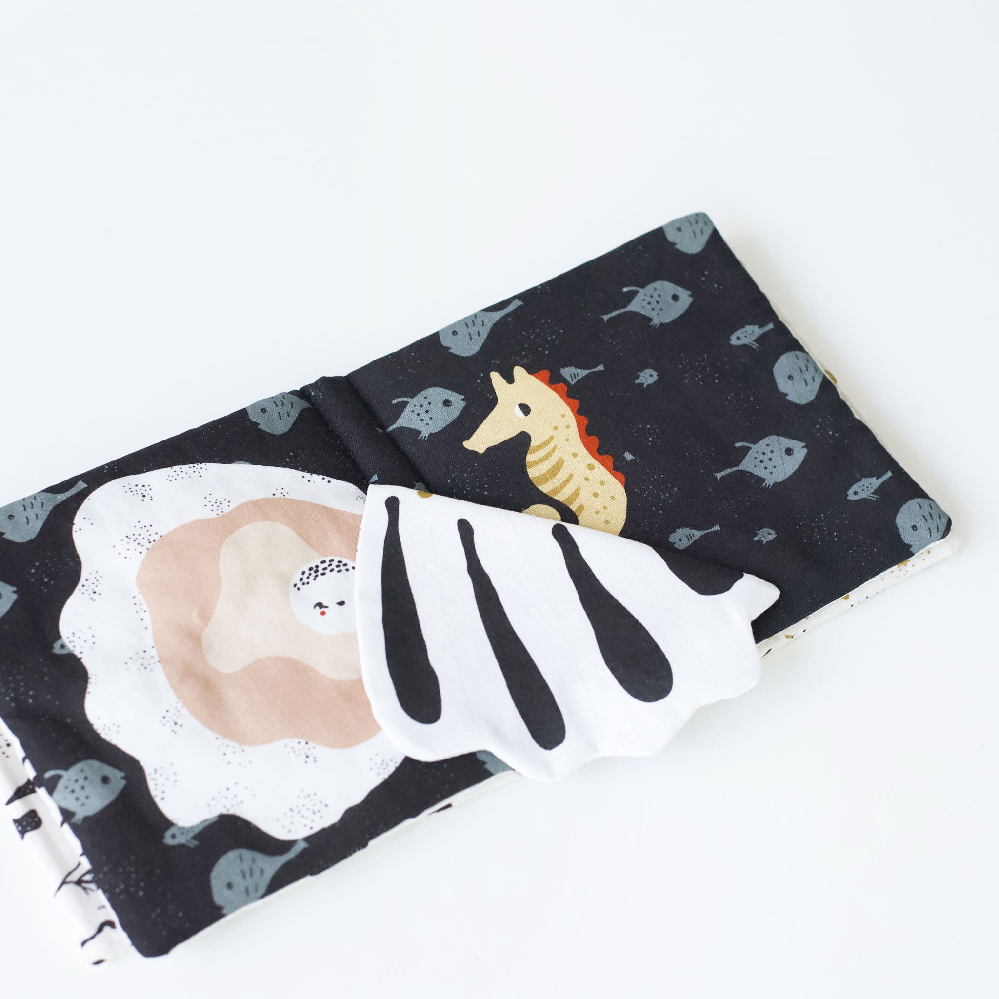 Wee Gallery: Peek-a-boo Ocean