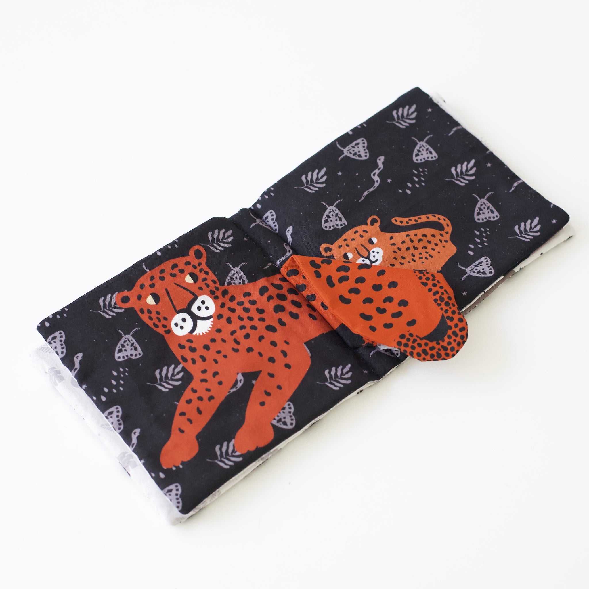Wee Gallery: Peek-a-boo Jungle