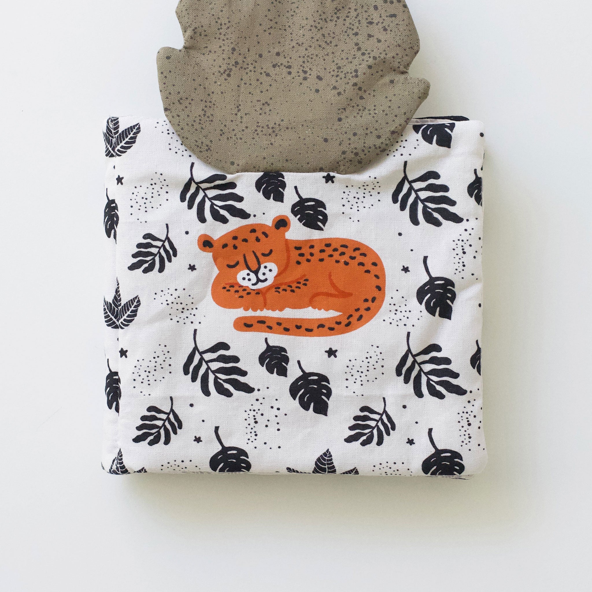 Wee Gallery: Peek-a-boo Jungle
